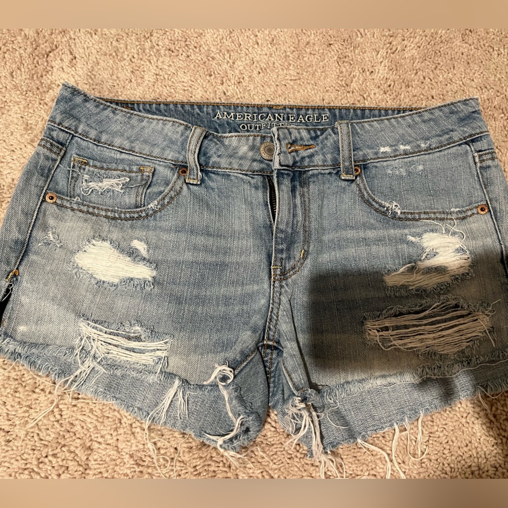 Women’s American Eagle cut off jean shorts size 8